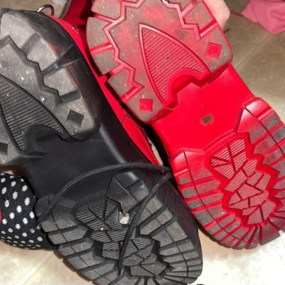 MISMATCHED BOOTS - Picture 5 of 6